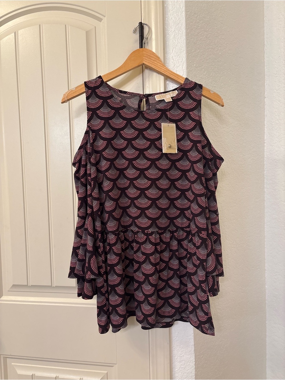 NWT Michael Kors Cold Shoulder Ruffle Blouse Women’s Large Pink Black Flowy Top